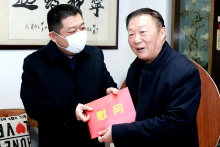 市长刘文荣走访慰问在城部分老干部